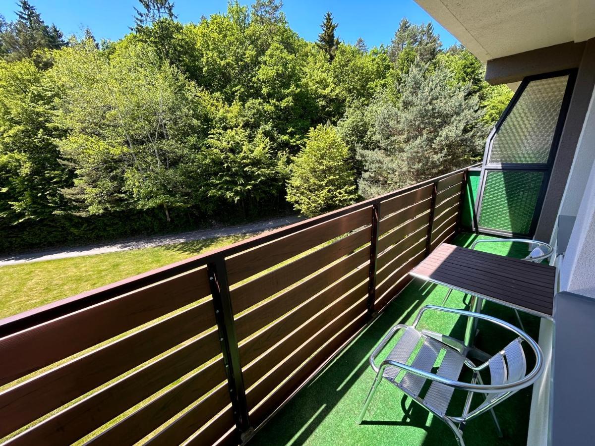Apartman Na Kraji Lesa Všemina Exteriér fotografie