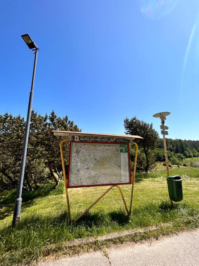 Apartman Na Kraji Lesa Všemina Exteriér fotografie